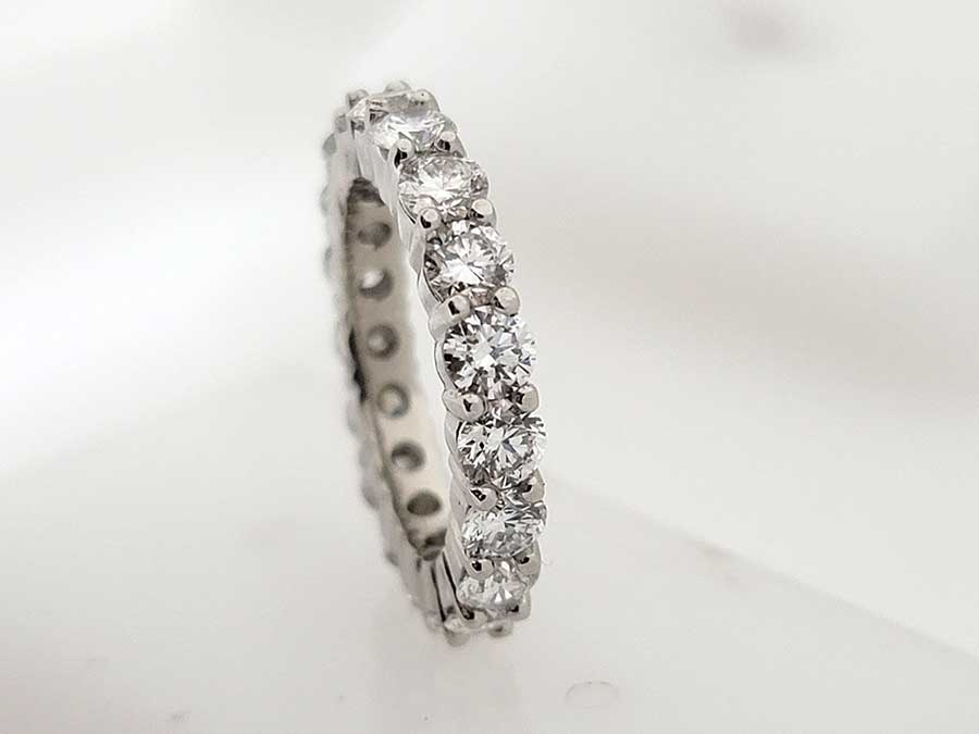 Diamond wedding band