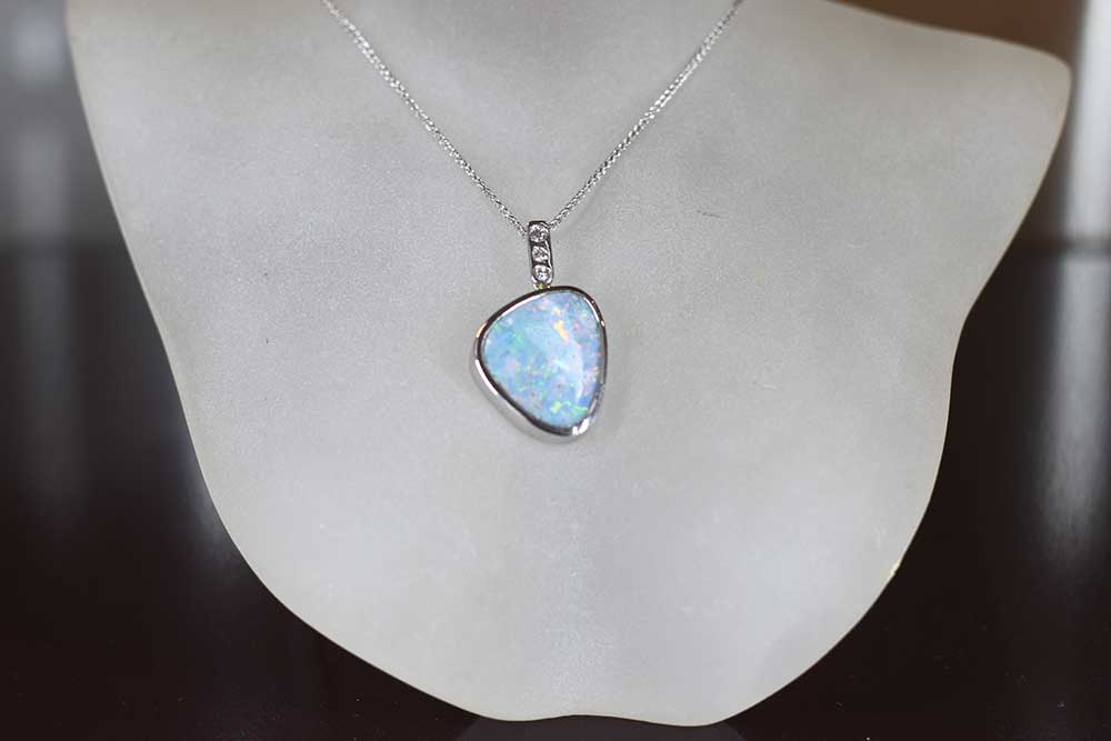 vallees-custom-made-necklace